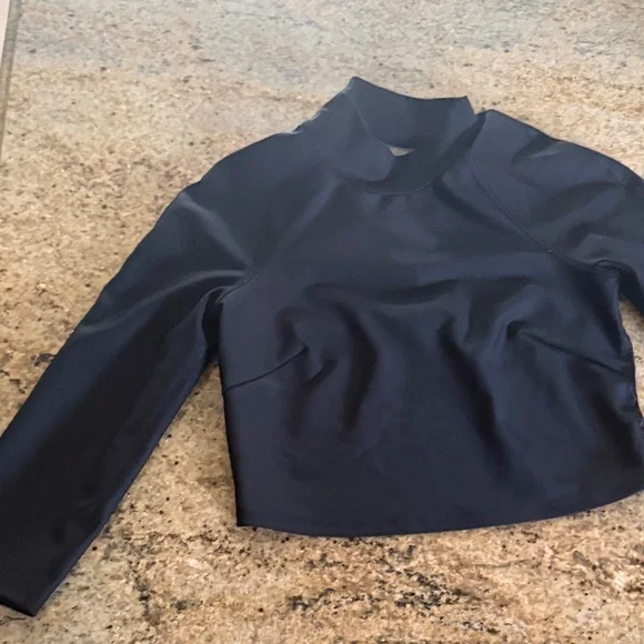 ALO Yoga Navy Mock Neck Long Sleeve Crop Top - Picture 1 of 2